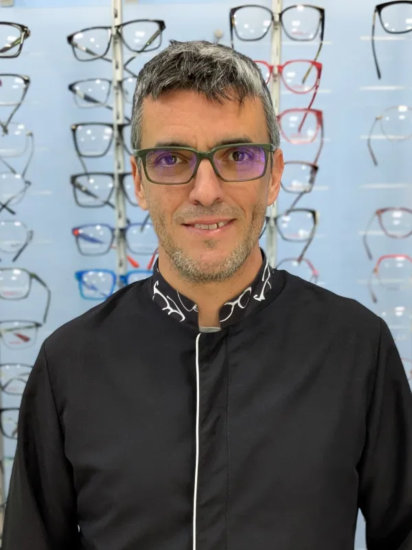 Jon- Centro Óptico Optivisión